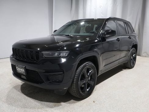 Used 2024 Jeep Grand Cherokee Altitude image 6
