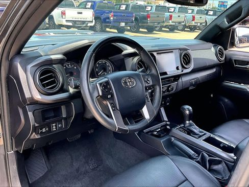 Used 2019 Toyota Tacoma TRD Sport w/ TRD Premium Sport Package RWD image 18