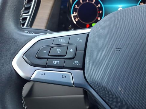 Used 2024 Volkswagen Atlas SE image 31