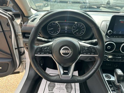 Used 2025 Nissan Sentra SR w/ SR Premium Package FWD image 16