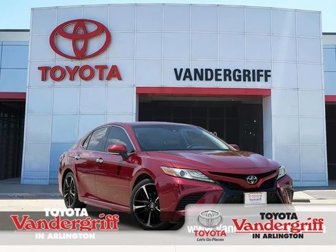 Used 2018 Toyota Camry XSE FWD image 1