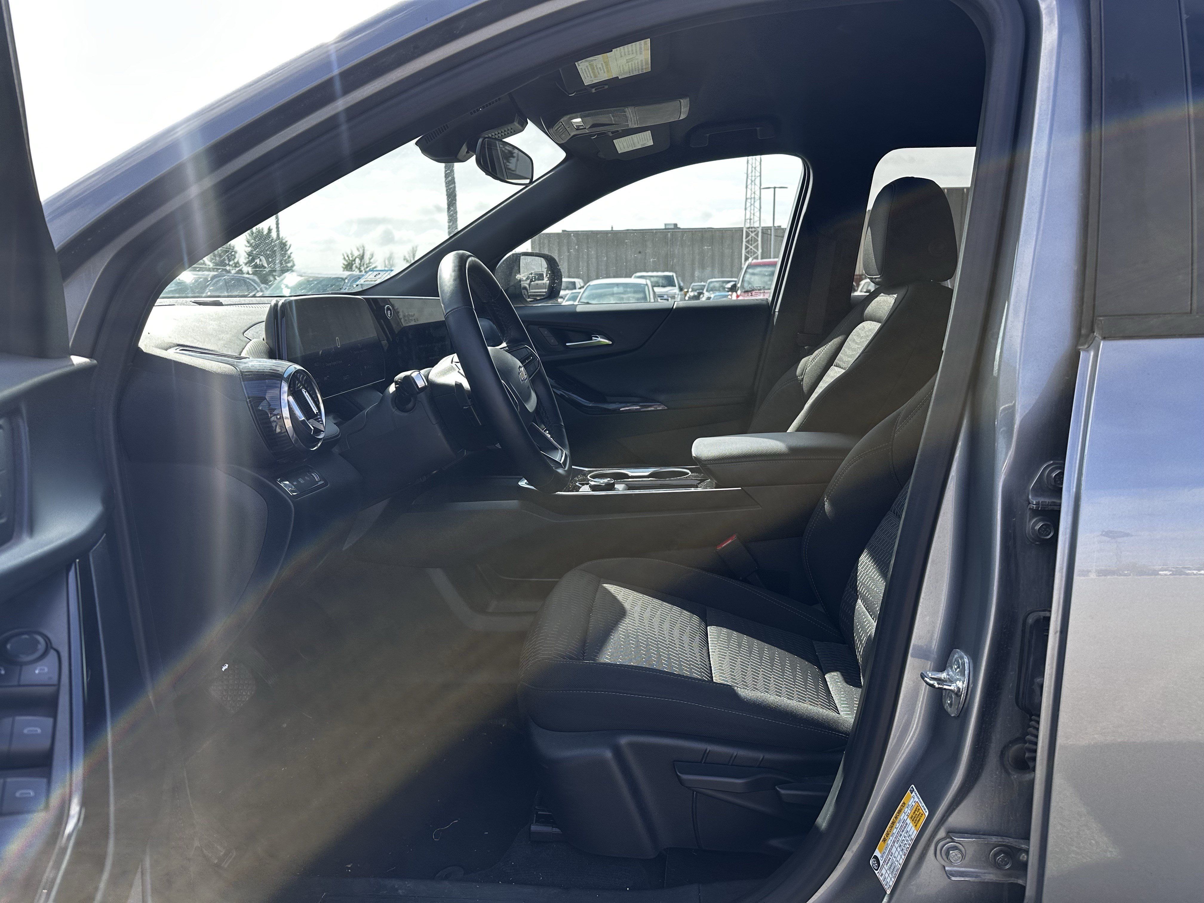 Used 2026 Chevrolet Equinox LT AWD/4WD image 8