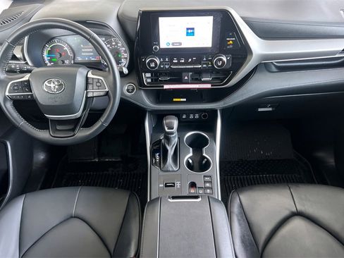 Used 2025 Toyota Highlander XLE image 15