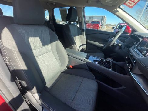 Used 2025 Nissan Rogue SV image 29