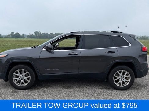 Used 2016 Jeep Cherokee Latitude w/ Cold Weather Group AWD/4WD image 5