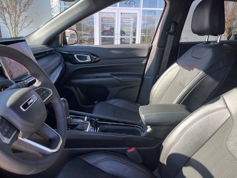 Used 2024 Jeep Compass Trailhawk image 3