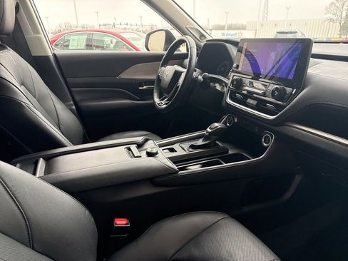 Certified 2024 Toyota Grand Highlander Platinum image 23