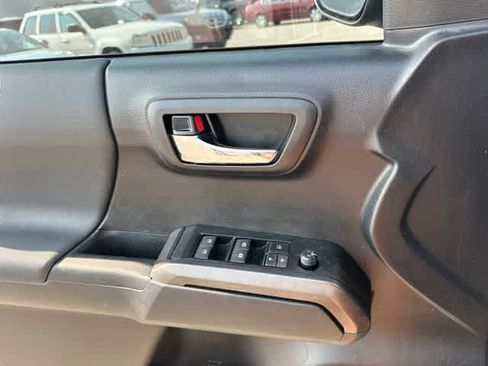 Used 2021 Toyota Tacoma TRD Off-Road w/ Technology Package AWD/4WD image 15