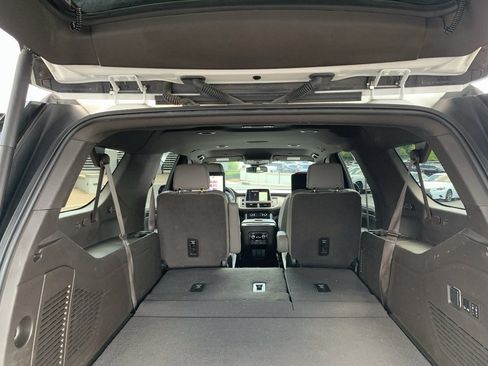 Used 2024 GMC Yukon XL SLT w/ SLT Luxury Package AWD/4WD image 34
