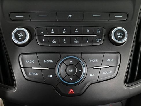 Used 2018 Ford Focus SE w/ SE Appearance Package image 22