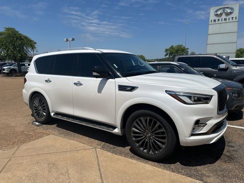 Certified 2023 INFINITI QX80 Premium Select w/ Cargo Package AWD/4WD image 4