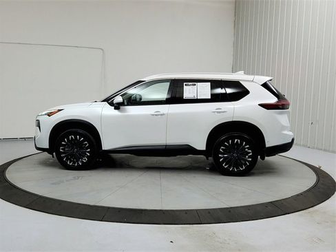 Used 2025 Nissan Rogue SL w/ Tech Package image 4