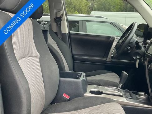 Used 2016 Toyota 4Runner SR5 AWD/4WD image 4
