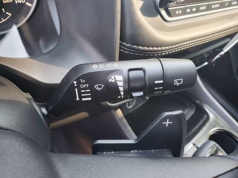 Used 2023 Nissan Rogue S AWD/4WD image 12