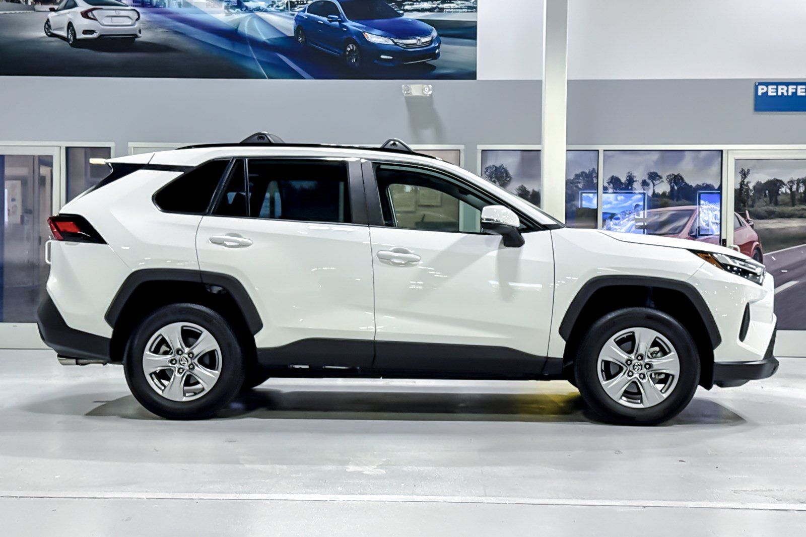 Used 2025 Toyota RAV4 XLE FWD image 8