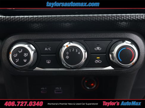 Used 2024 Nissan Kicks SV image 13