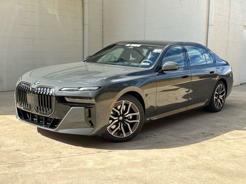 Used 2026 BMW 740i xDrive w/ Premium Package image 1
