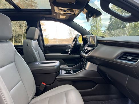 Used 2023 Chevrolet Suburban Z71 w/ Luxury Package image 20