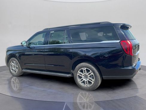 Used 2025 Ford Expedition Max Active AWD/4WD image 3