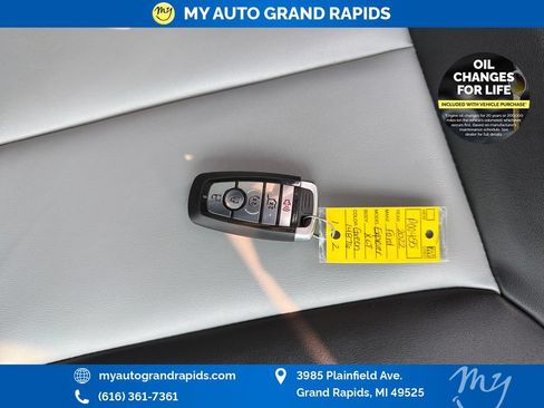 Used 2022 Ford Explorer XLT w/ Equipment Group 202A AWD/4WD image 34