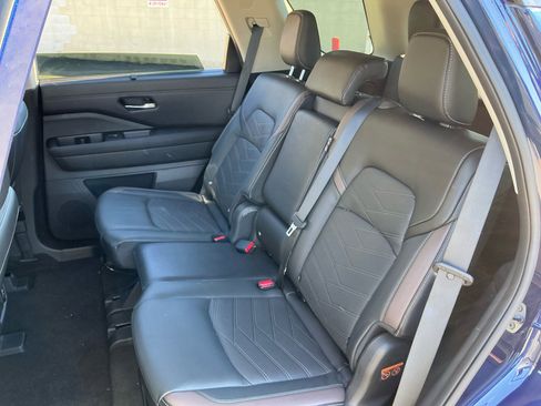 Used 2023 Nissan Pathfinder Platinum w/ Cargo Package image 20