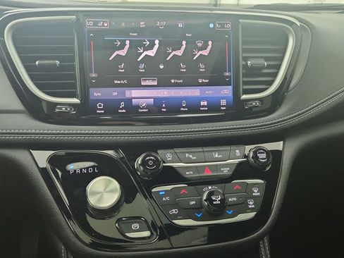 New 2027 Chrysler Pacifica Limited AWD/4WD image 26