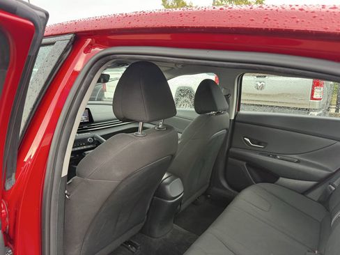 Used 2023 Hyundai Elantra SEL w/ Convenience Package FWD image 12