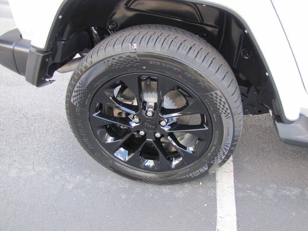 Used 2022 Jeep Wrangler Unlimited Sahara AWD/4WD image 28