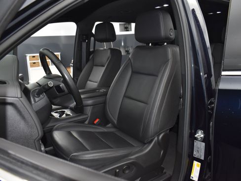 Used 2024 Chevrolet Suburban LT image 23