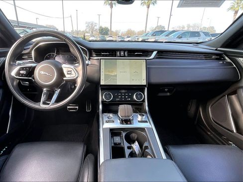 Used 2022 Jaguar XF SE image 15