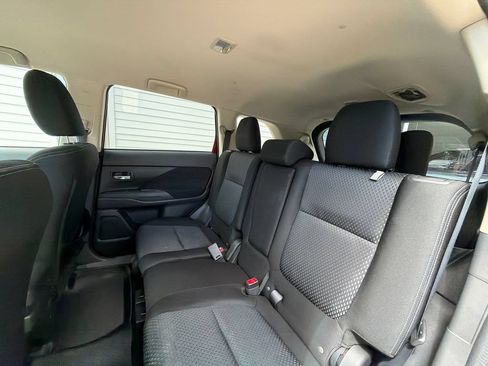 Used 2018 Mitsubishi Outlander SE AWD/4WD image 27