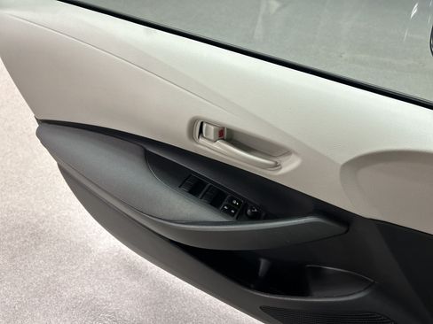 Used 2022 Toyota Corolla LE w/ LE Convenience Package FWD image 10