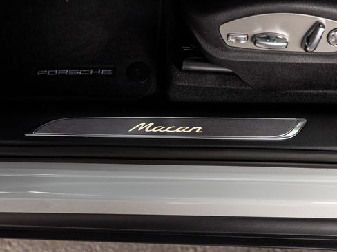 Certified 2026 Porsche Macan AWD/4WD image 25