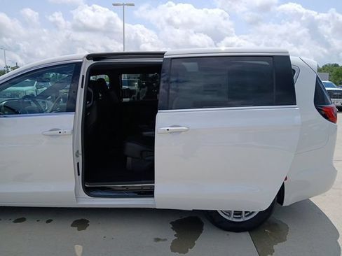 New 2027 Chrysler Pacifica LX FWD image 15