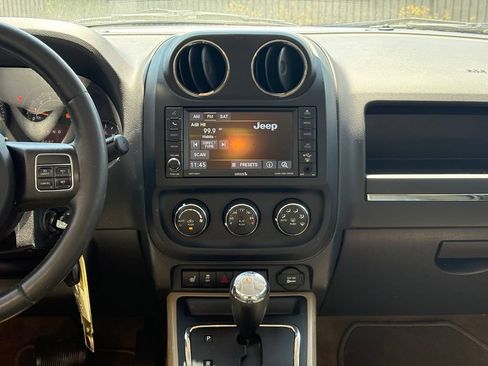 Used 2016 Jeep Patriot Latitude w/ Sun/Sound Group FWD image 12