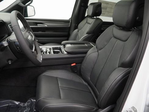 New 2026 Jeep Grand Wagoneer image 15