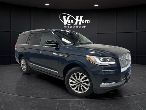 Used 2024 Lincoln Navigator Premiere AWD/4WD image 2