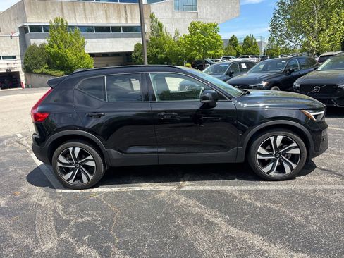 Used 2023 Volvo XC40 B5 Plus w/ Driver Assist Package AWD/4WD image 4