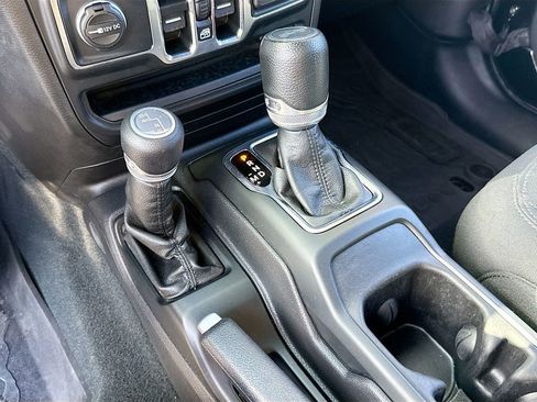 Used 2022 Jeep Wrangler Unlimited Sport AWD/4WD image 18