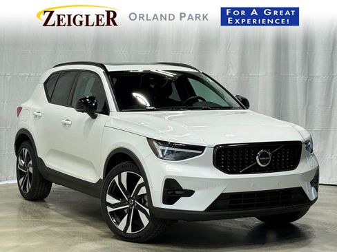 Used 2024 Volvo XC40 B5 Plus w/ Climate Package image 1