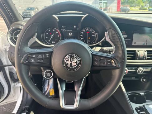 Used 2023 Alfa Romeo Giulia Veloce AWD/4WD image 35