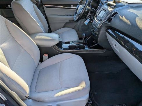 Used 2015 Kia Sorento LX image 19