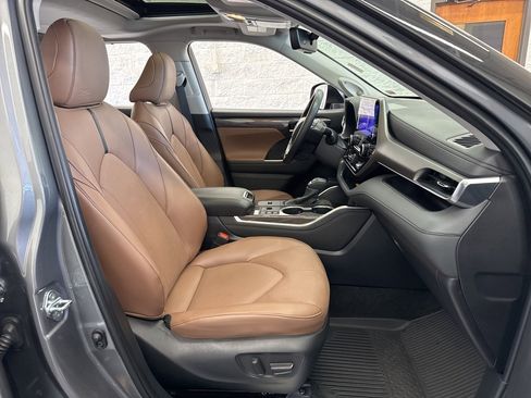 Certified 2025 Toyota Highlander Limited image 54