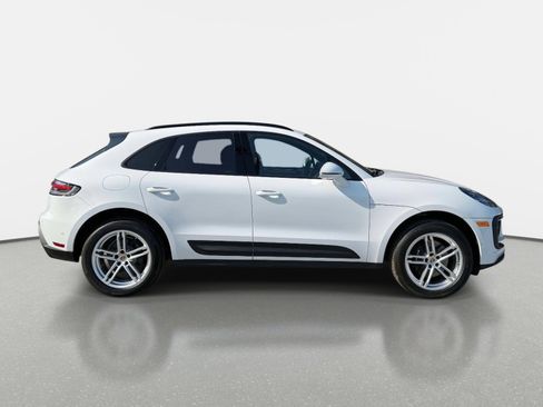 Used 2022 Porsche Macan AWD/4WD image 2