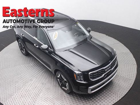 Used 2025 Kia Telluride S FWD image 3