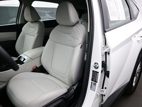 Used 2025 Hyundai Tucson SE AWD/4WD image 11