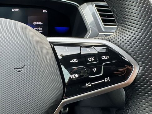 Used 2022 Volkswagen Tiguan SE R-Line image 20