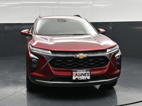 Used 2025 Chevrolet Trax LT w/ LT Convenience Package FWD image 5