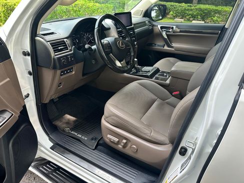 Used 2023 Lexus GX 460 Premium w/ Premium Package AWD/4WD image 11
