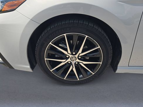 Used 2024 Toyota Camry SE FWD image 11